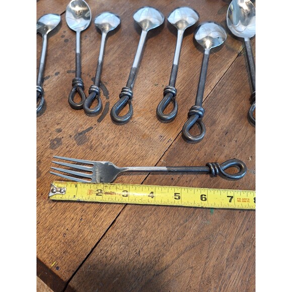 Vintage Twist & Shout 18/10 Stainless Steel Flatware Silverware 20 PCs Serves 4 - Picture 11 of 13